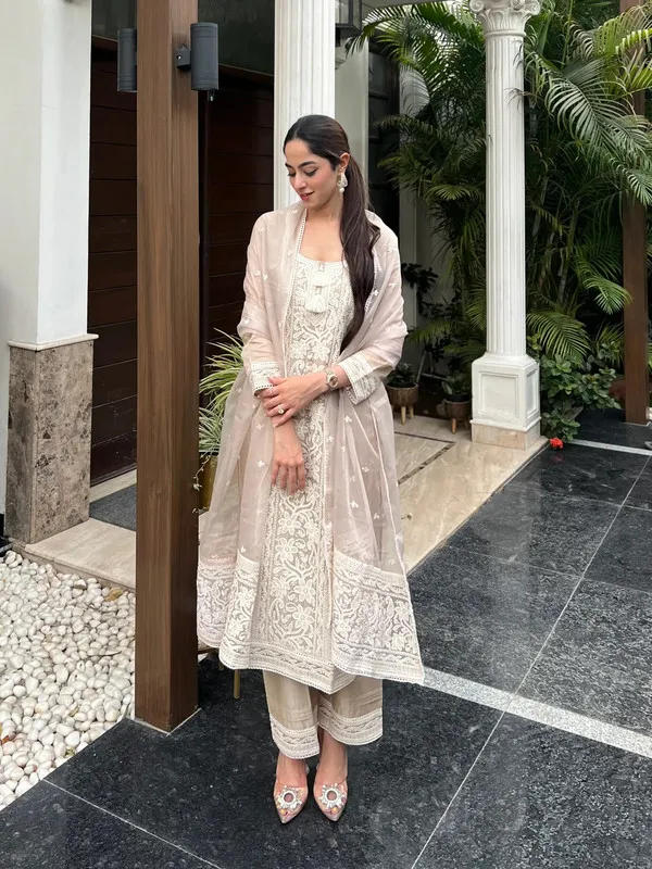 Women's_Chanderi_Embroidery_Straight_Kurta_Pant_With_Dupatta