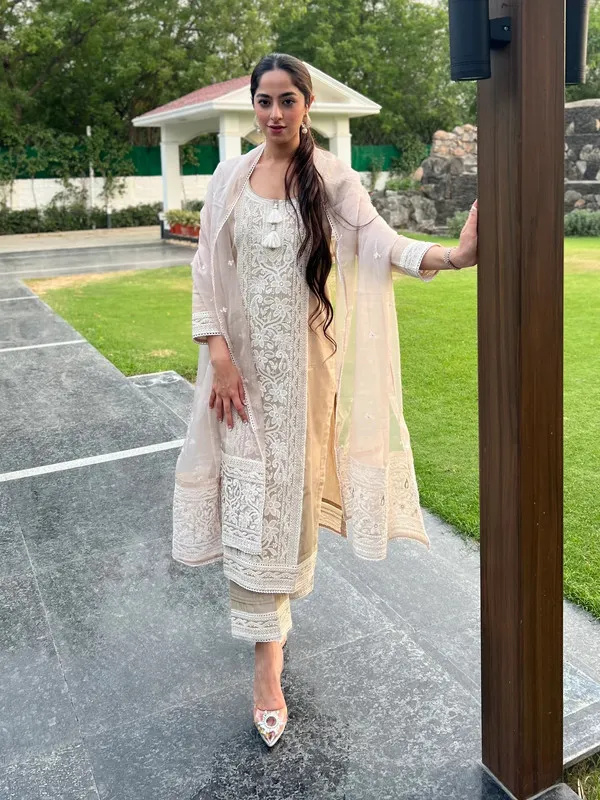 Women's_Chanderi_Embroidery_Straight_Kurta_Pant_With_Dupatta