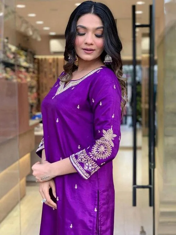 Women's_Chanderi_Embroidered_Straight_Kurta_Pant_With_Dupatta