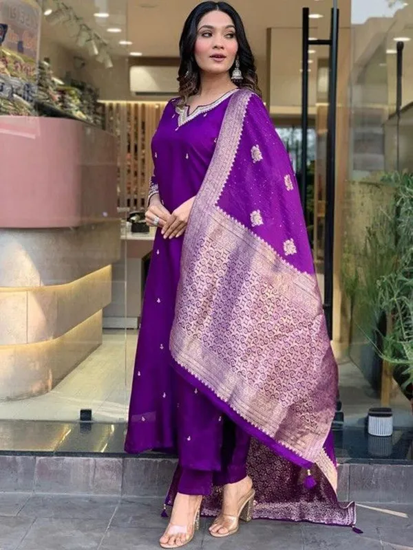 Womens_Chanderi_Embroidered_Straight_Kurta_Pant_With_Dupatta