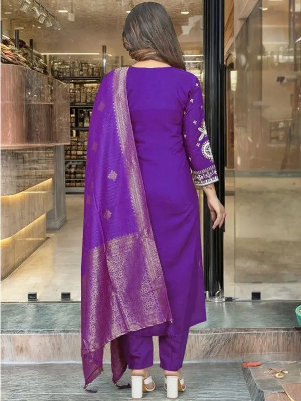 Womens_Chanderi_Embroidered_Straight_Kurta_Pant_With_Dupatta
