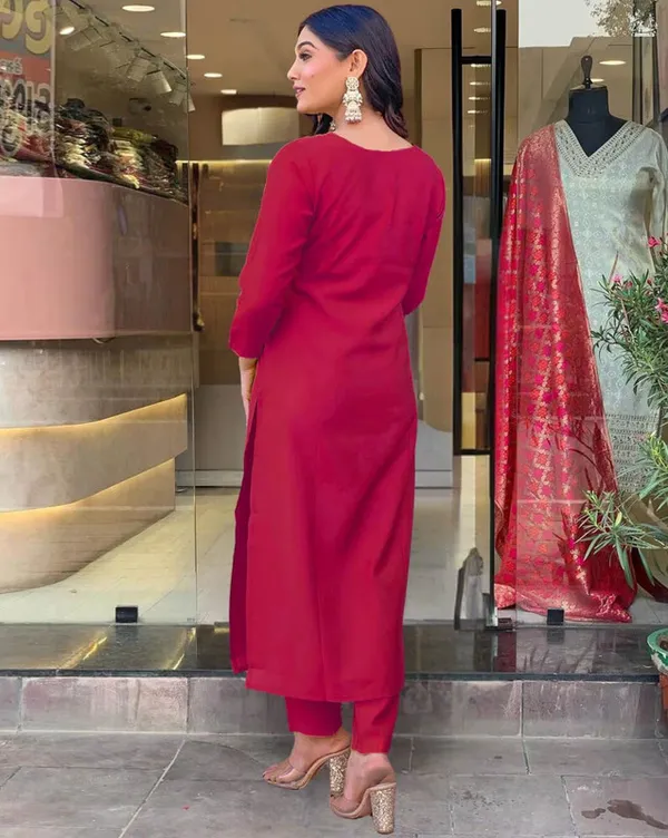 Women's_Chanderi_Embroidered_Straight_Kurta_Pant_With_Dupatta