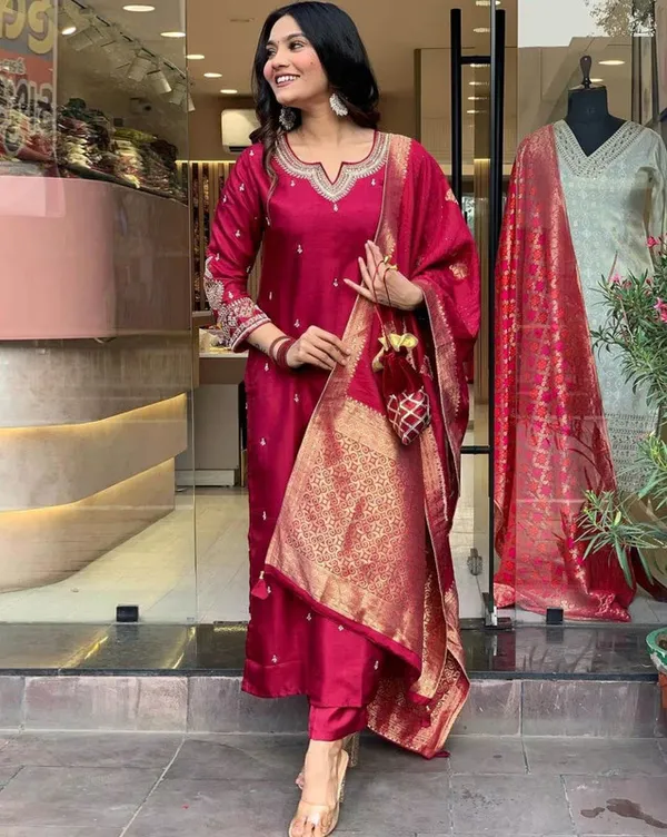 Women's_Chanderi_Embroidered_Straight_Kurta_Pant_With_Dupatta