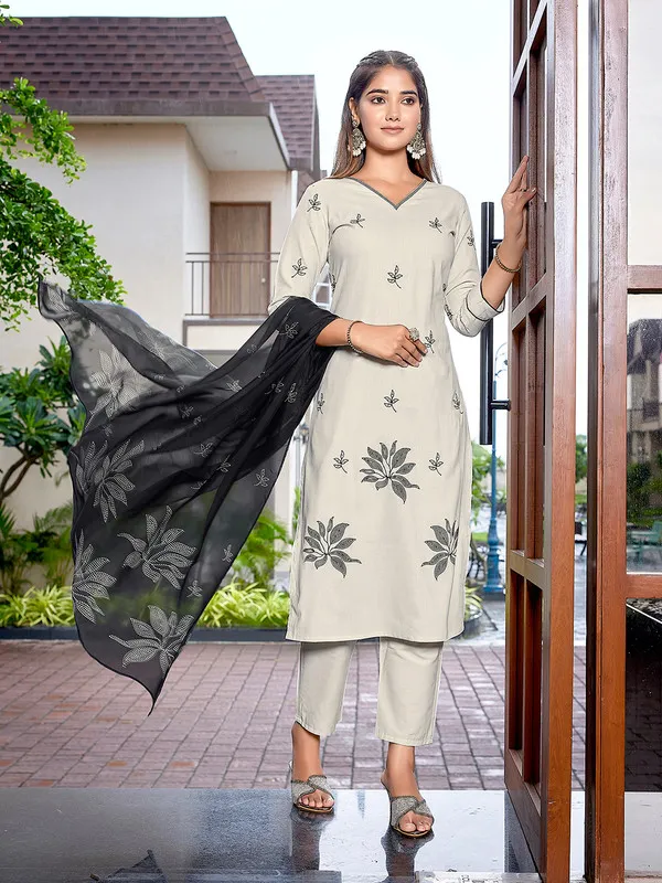 Womens_Cotton_Embroidered_Straight_Kurta_Pant_With_Dupatta