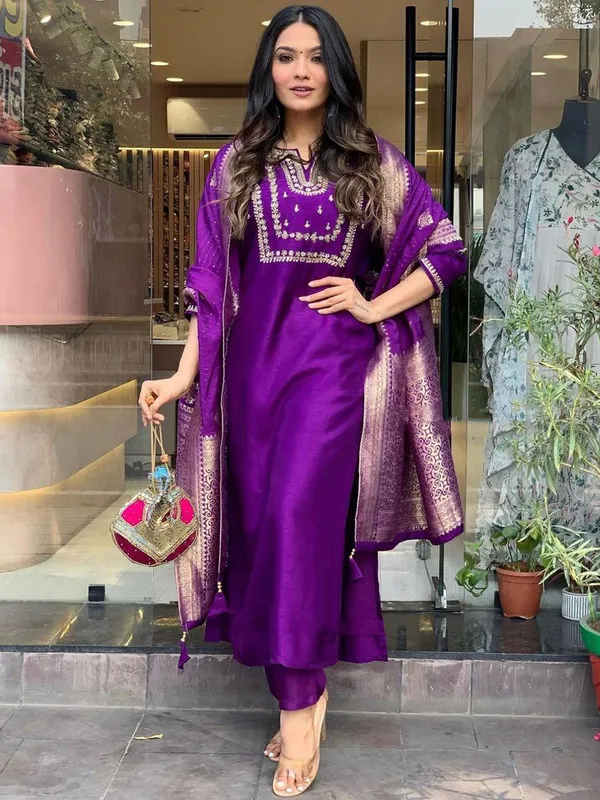 Women's_Chanderi_Embroidery_Straight_Kurta_Pant_With_Dupatta