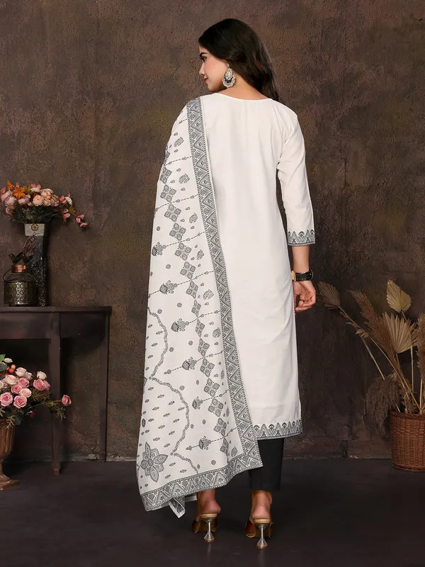 Women's_Cotton_Embroidery_design_Straight_Kurta_Pant_With_Dupatta