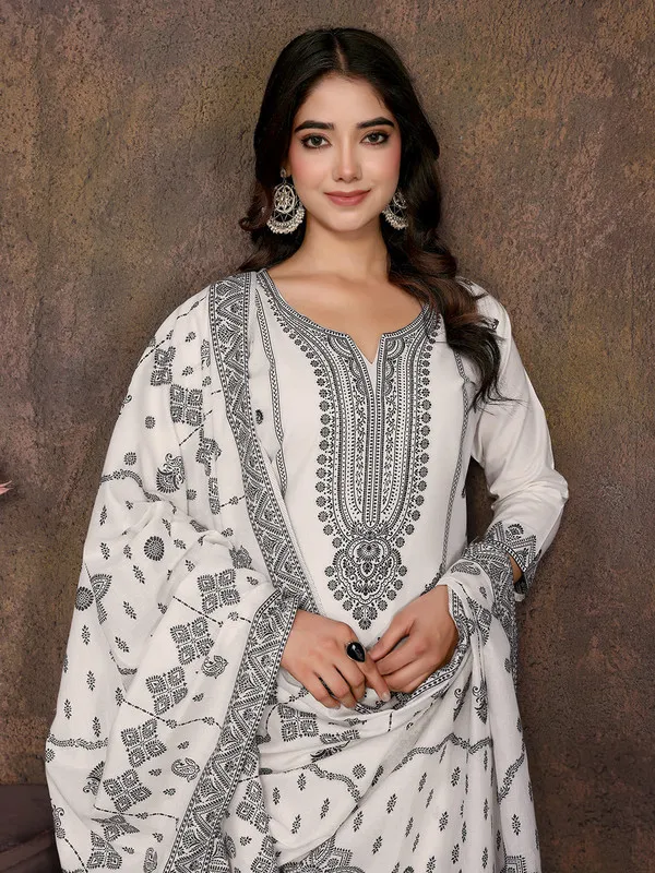 Women's_Cotton_Embroidery_design_Straight_Kurta_Pant_With_Dupatta