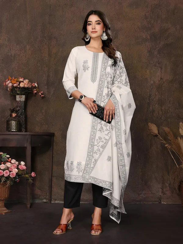 Women's_Cotton_Embroidery_design_Straight_Kurta_Pant_With_Dupatta