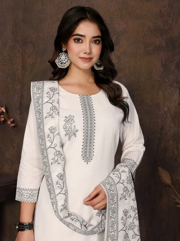 Women's_Cotton_Embroidery_design_Straight_Kurta_Pant_With_Dupatta