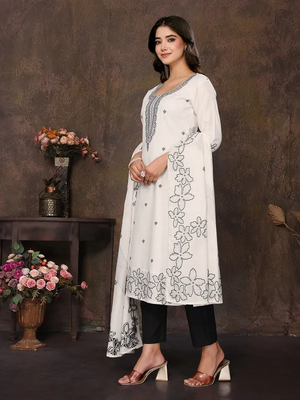 Women's_Cotton_Embroidery_design_Straight_Kurta_Pant_With_Dupatta