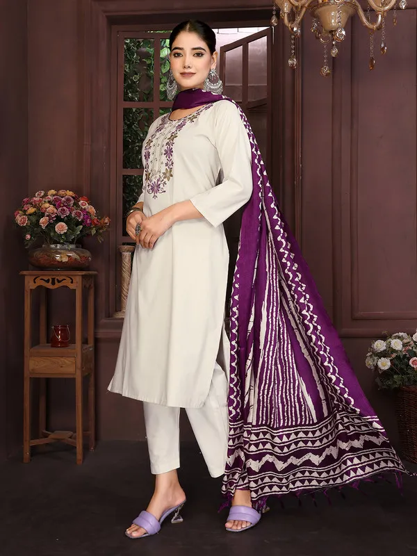 Women's_Cotton_Embroidered_Straight_Kurta_Pant_With_Dupatta
