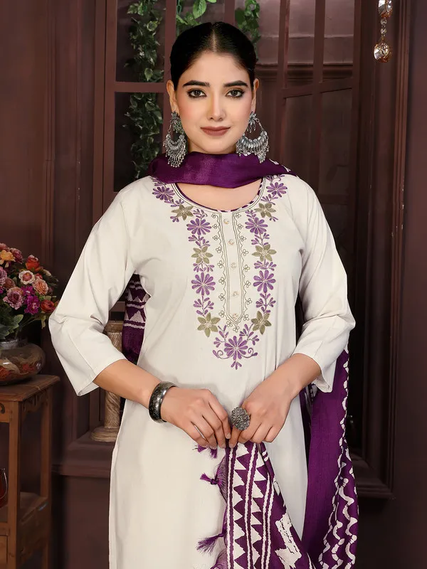 Womens_Cotton_Embroidered_Straight_Kurta_Pant_With_Dupatta