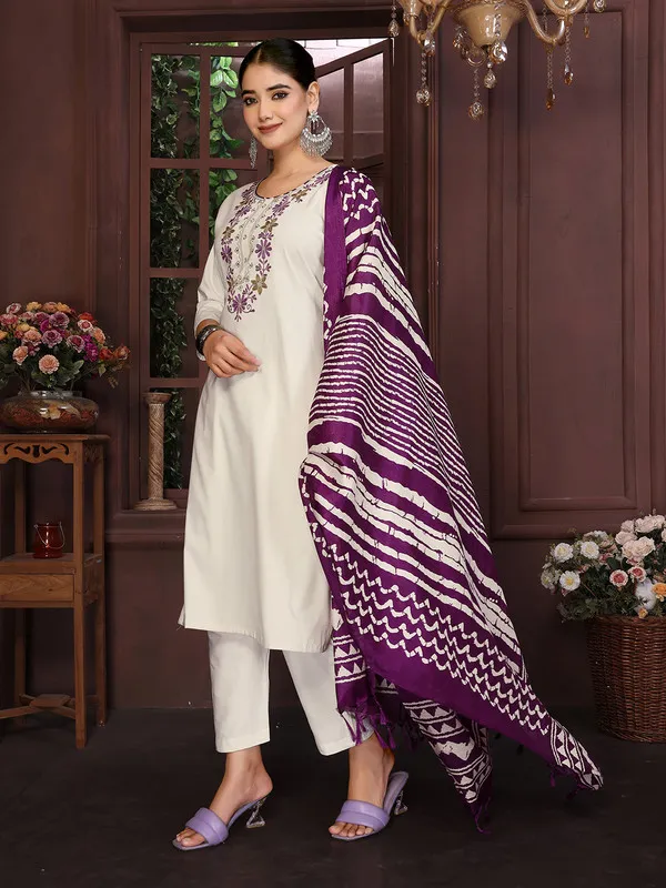 Womens_Cotton_Embroidered_Straight_Kurta_Pant_With_Dupatta
