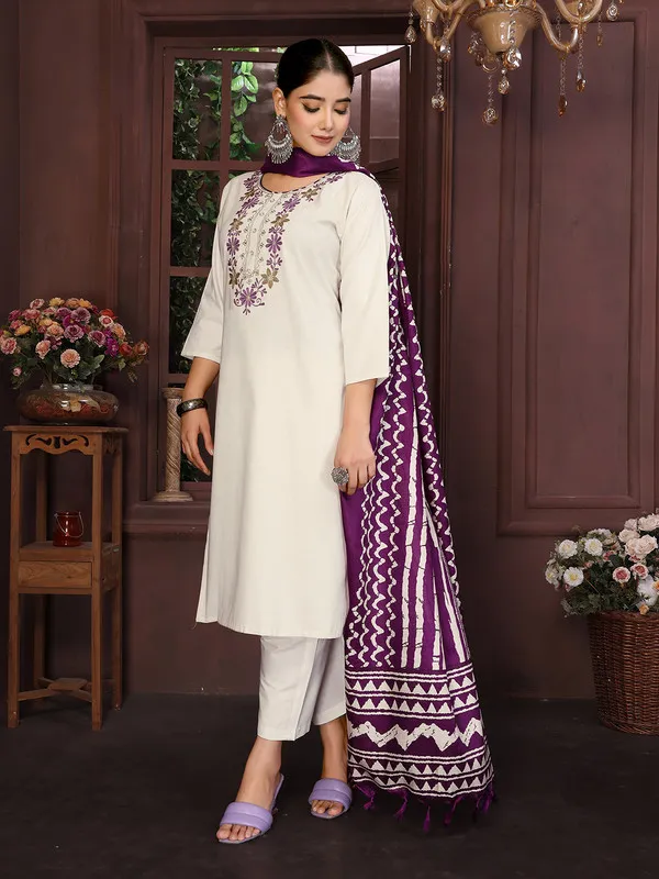Womens_Cotton_Embroidered_Straight_Kurta_Pant_With_Dupatta