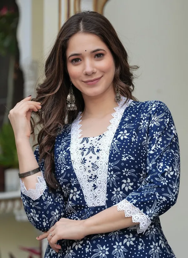Women's_Cotton_Blend_Floral_Straight_Kurta_With_Pant