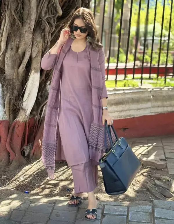 Women's_Viscose_Solid_Straight_Kurta_Pant_With_Dupatta