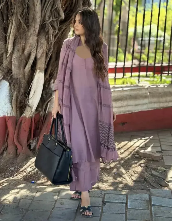 Womens_Viscose_Solid_Straight_Kurta_Pant_With_Dupatta