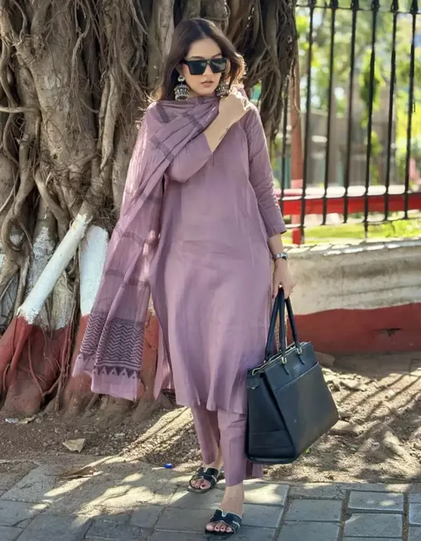 Womens_Viscose_Solid_Straight_Kurta_Pant_With_Dupatta
