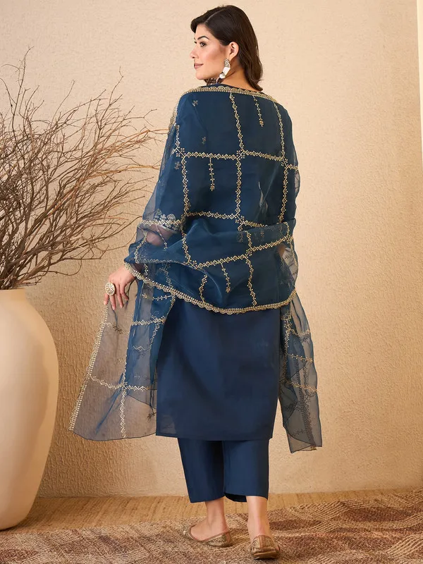 Women's_Silk_Blend_Embroidered_Straight_Kurta_Pant_With_Dupatta