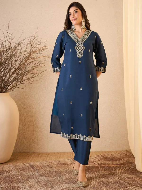 Women's_Silk_Blend_Embroidered_Straight_Kurta_Pant_With_Dupatta