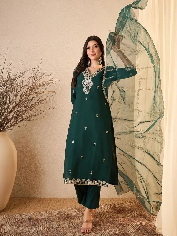 Women's_Silk_Blend_Embroidered_Straight_Kurta_Pant_With_Dupatta