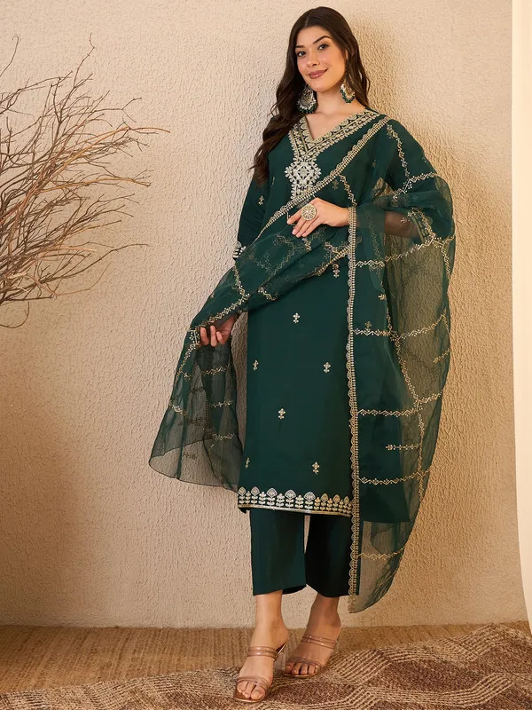 Women's_Silk_Blend_Embroidered_Straight_Kurta_Pant_With_Dupatta
