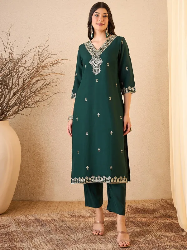 Women's_Silk_Blend_Embroidered_Straight_Kurta_Pant_With_Dupatta