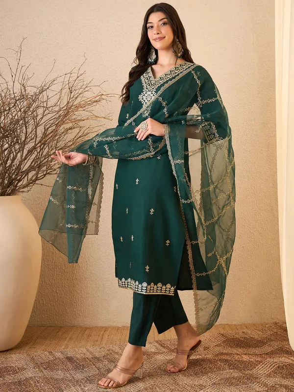 Women's_Silk_Blend_Embroidered_Straight_Kurta_Pant_With_Dupatta