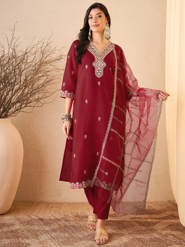 Women's_Silk_Blend_Embroidered_Straight_Kurta_Pant_With_Dupatta