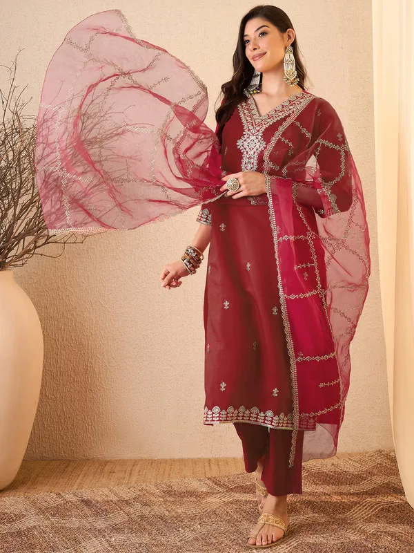 Women's_Silk_Blend_Embroidered_Straight_Kurta_Pant_With_Dupatta
