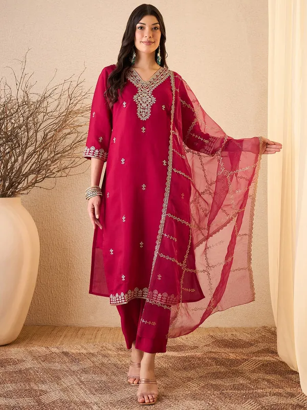 Women's_Silk_Blend_Embroidered_Straight_Kurta_Pant_With_Dupatta