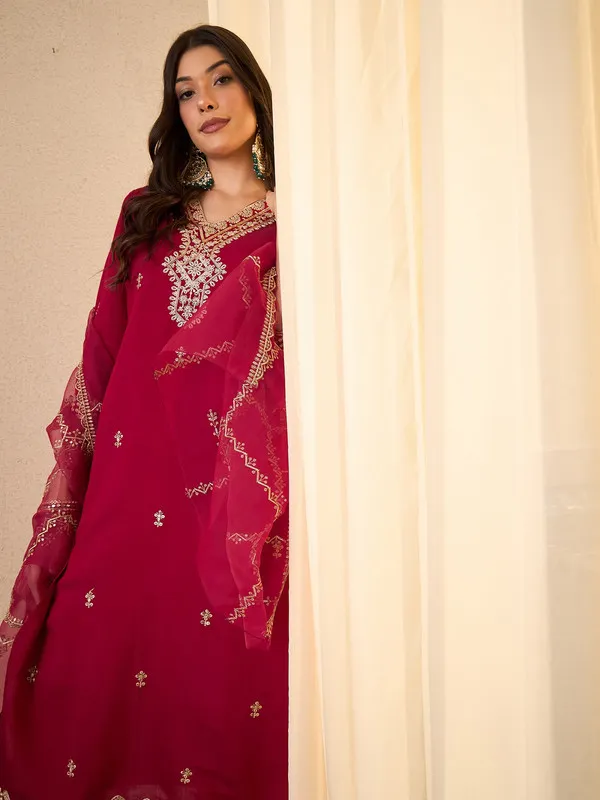 Women's_Silk_Blend_Embroidered_Straight_Kurta_Pant_With_Dupatta