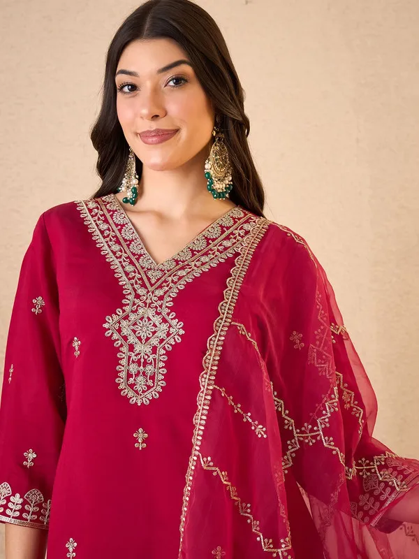 Womens_Silk_Blend_Embroidered_Straight_Kurta_Pant_With_Dupatta