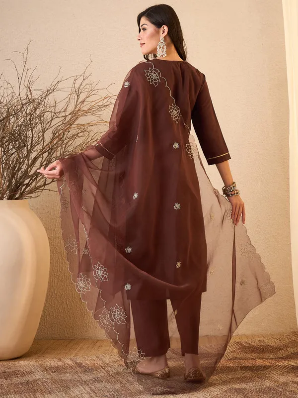 Women's_Silk_Blend_Embroidered_Straight_Kurta_Pant_With_Dupatta