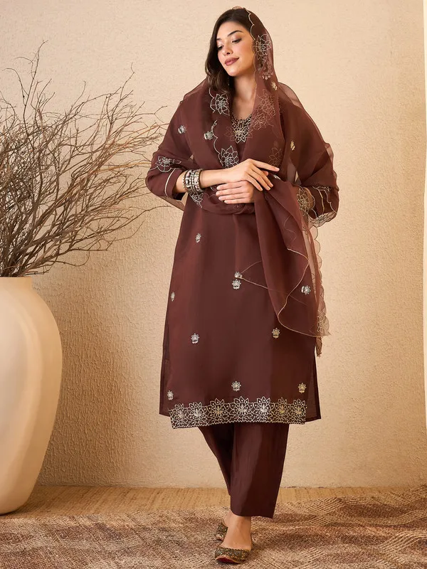 Women's_Silk_Blend_Embroidered_Straight_Kurta_Pant_With_Dupatta