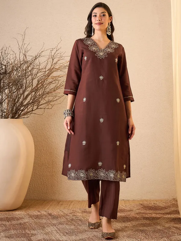 Womens_Silk_Blend_Embroidered_Straight_Kurta_Pant_With_Dupatta