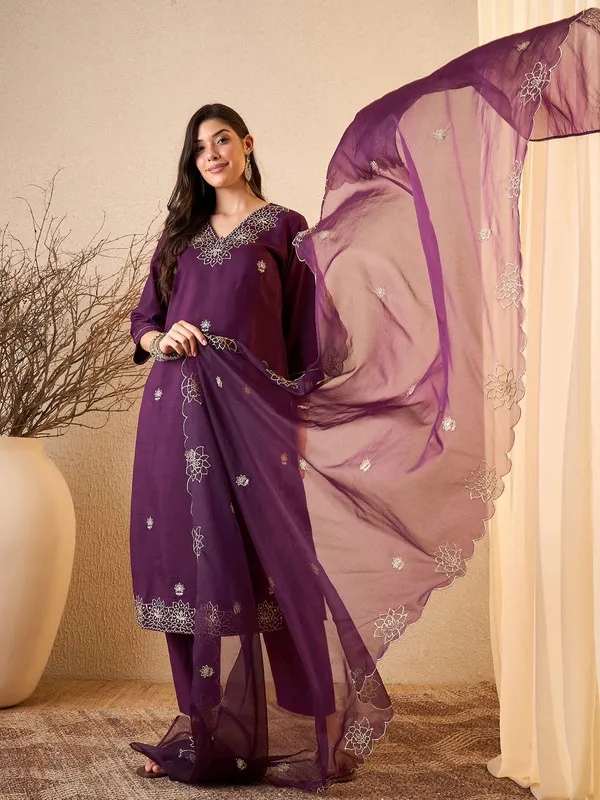 Womens_Silk_Blend_Embroidered_Straight_Kurta_Pant_With_Dupatta