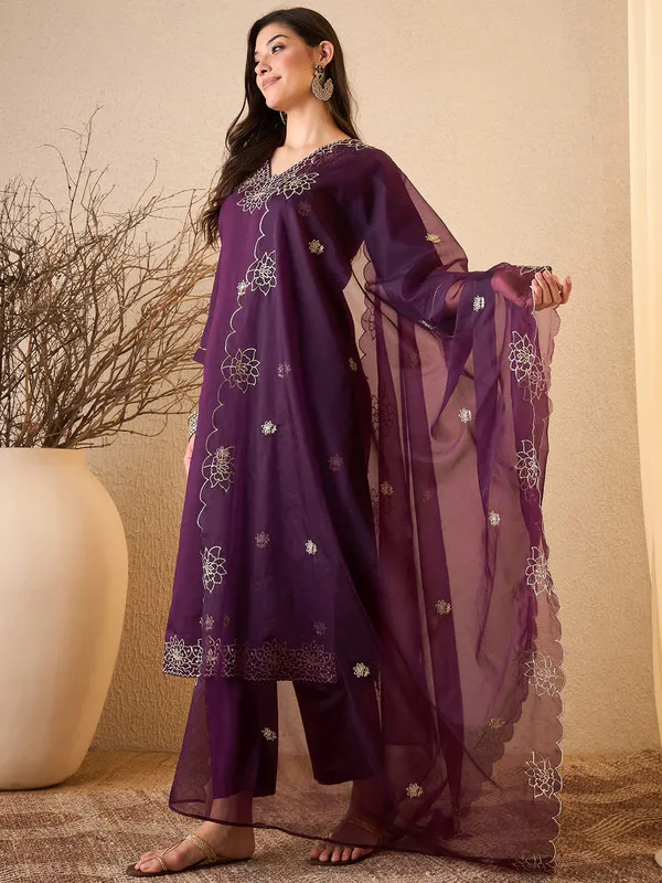 Womens_Silk_Blend_Embroidered_Straight_Kurta_Pant_With_Dupatta