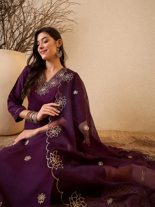 Womens_Silk_Blend_Embroidered_Straight_Kurta_Pant_With_Dupatta