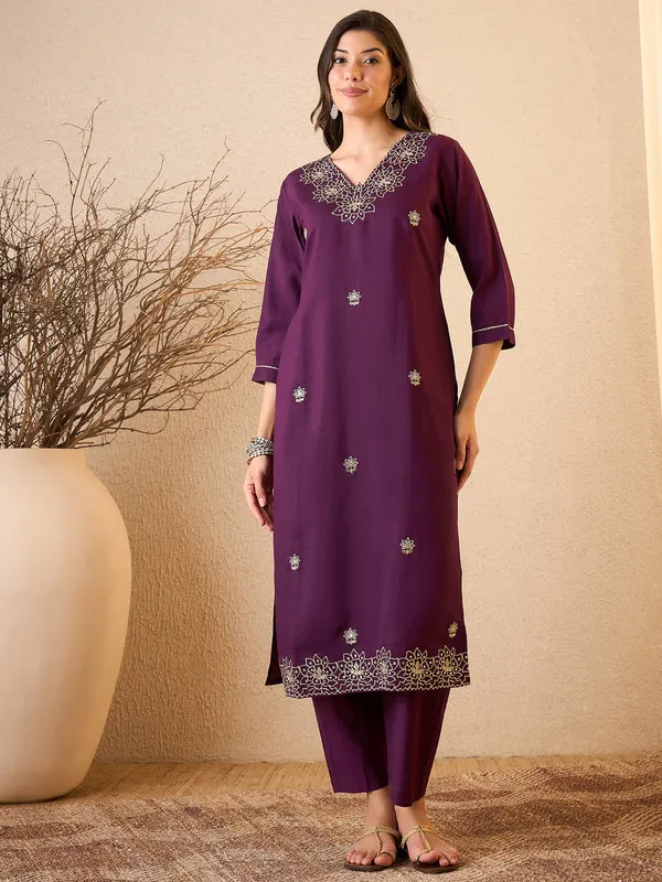 Womens_Silk_Blend_Embroidered_Straight_Kurta_Pant_With_Dupatta