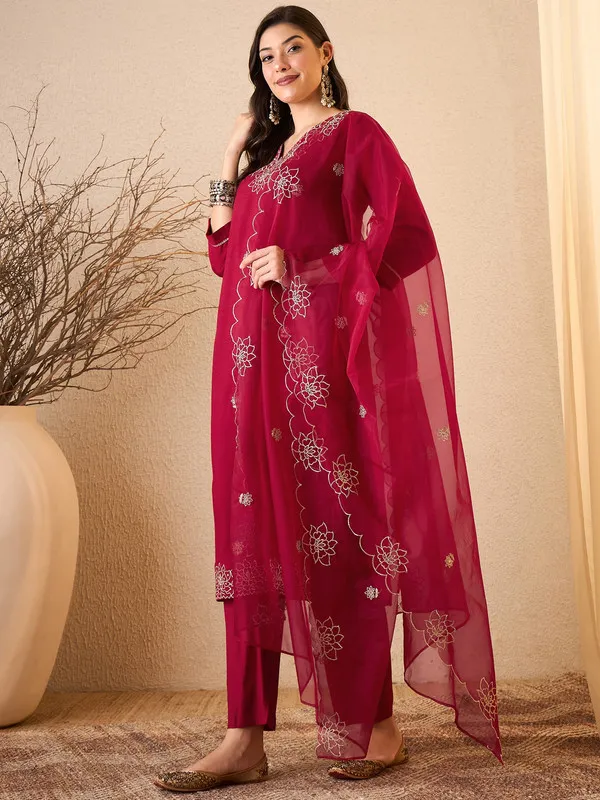 Women's_Silk_Blend_Embroidered_Straight_Kurta_Pant_With_Dupatta