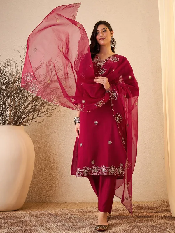 Womens_Silk_Blend_Embroidered_Straight_Kurta_Pant_With_Dupatta