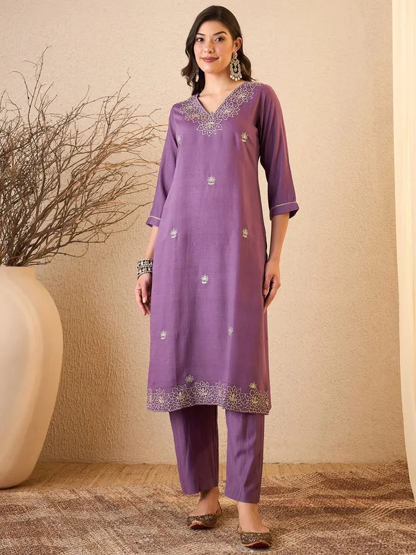 Women's_Silk_Blend_Embroidered_Straight_Kurta_Pant_With_Dupatta