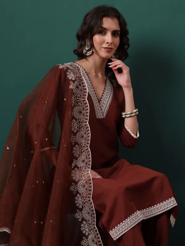 Women's_Silk_Blend_Embroidery_Straight_Kurta_Pant_With_Dupatta
