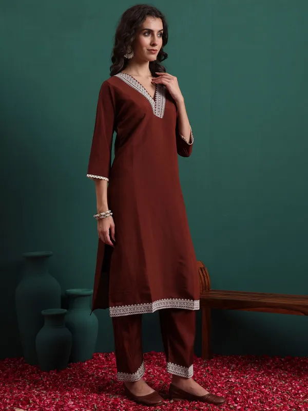 Womens_Silk_Blend_Embroidery_Straight_Kurta_Pant_With_Dupatta