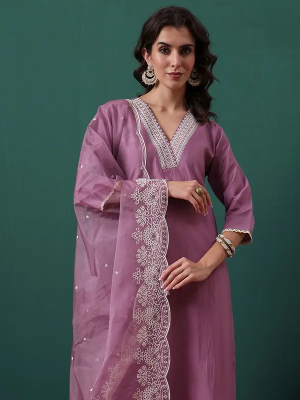 Women's_Silk_Blend_Embroidery_Straight_Kurta_Pant_With_Dupatta
