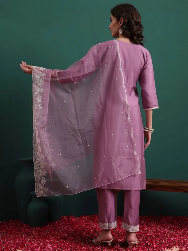 Women's_Silk_Blend_Embroidery_Straight_Kurta_Pant_With_Dupatta