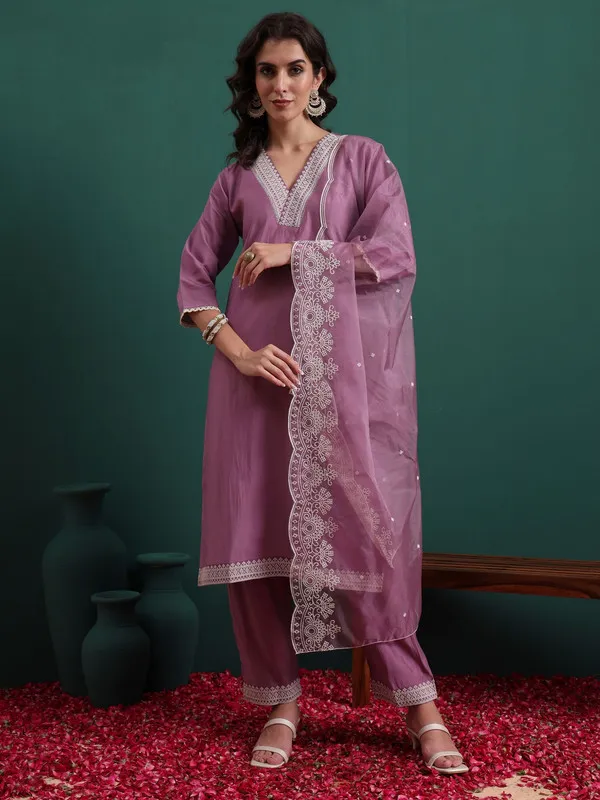 Womens_Silk_Blend_Embroidery_Straight_Kurta_Pant_With_Dupatta