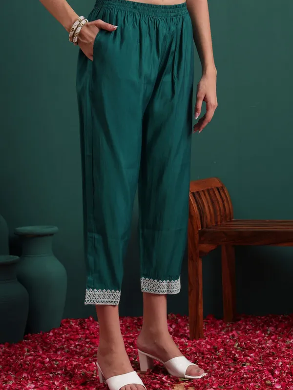 Women's_Silk_Blend_Embroidery_Straight_Kurta_Pant_With_Dupatta