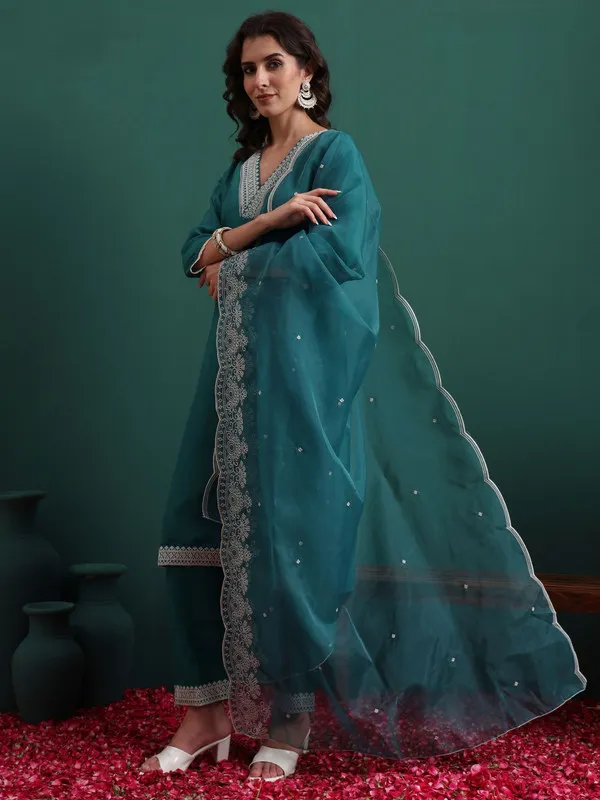 Women's_Silk_Blend_Embroidery_Straight_Kurta_Pant_With_Dupatta